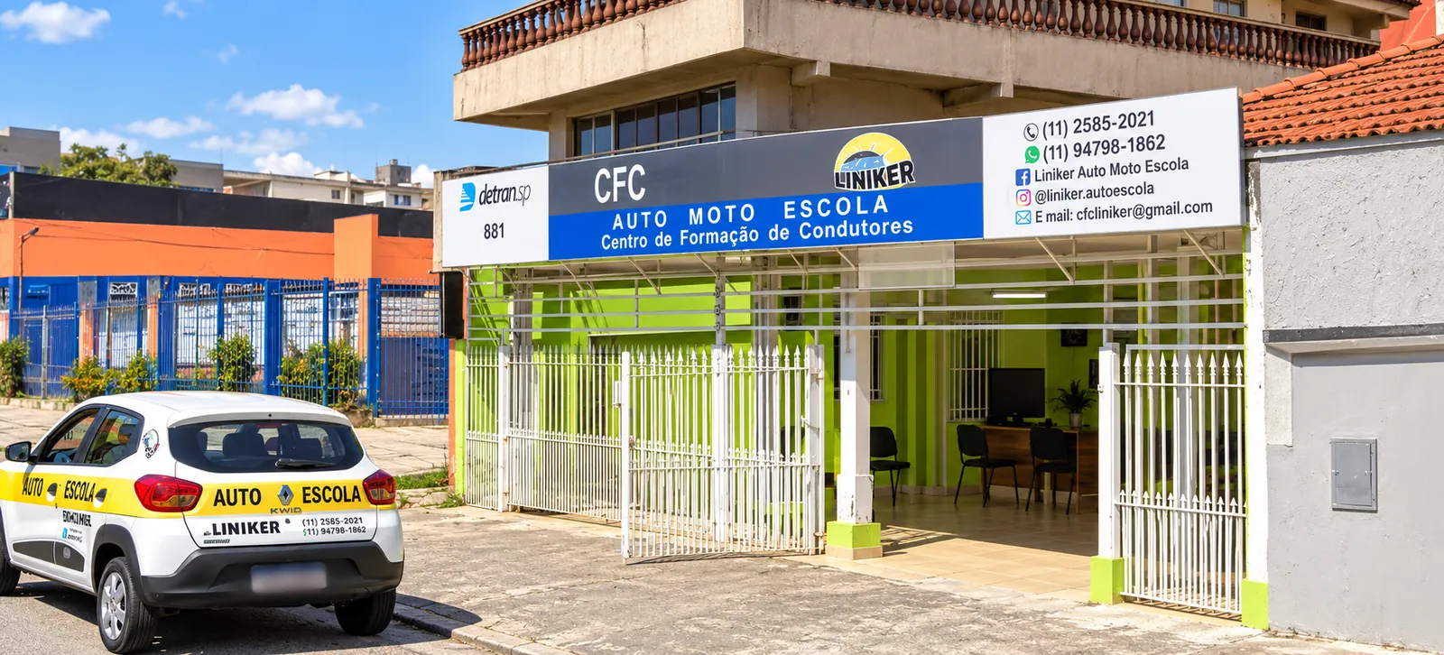 Fachada da Auto Moto Escola Liniker e carro de aula